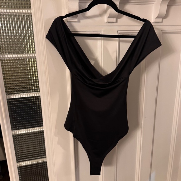 Cider Women’s Off The Shoulder Black Bodysuit Cross Back Sz XL NWT - Picture 3 of 13